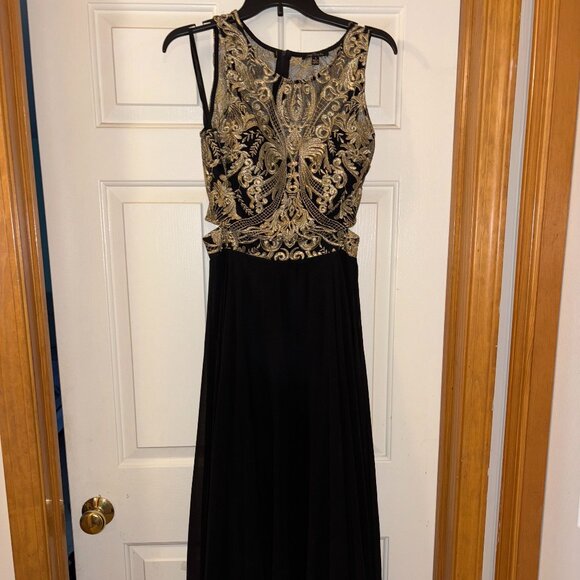 Women’s formal dress - Picture 1 of 2